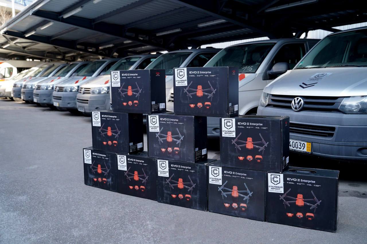 "Метінвест" передала військовослужбовцям авто та дрони на суму 18 млн гривень